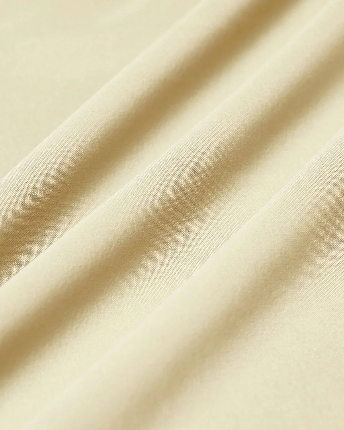 Robe mi-longue jaune à col carré